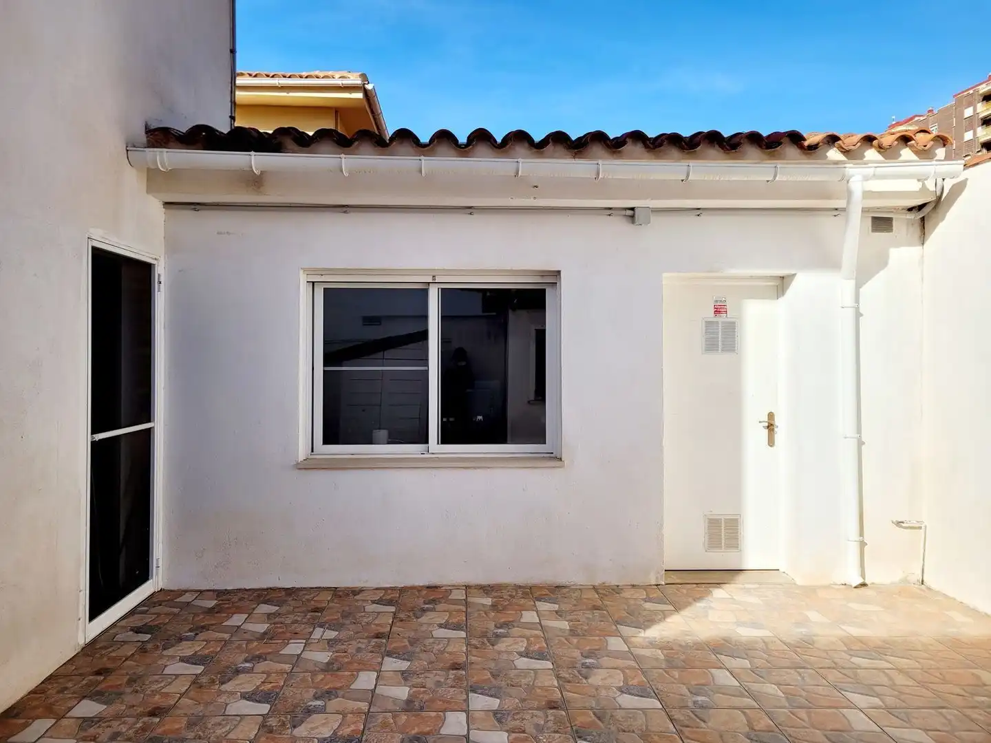 Vista exterior de Casa o xalet en venda en Benicasim / Benicàssim amb Aire condicionat, Jardí privat i Terrassa