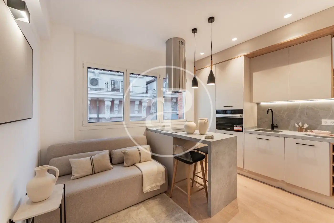 Cuina de Pis de lloguer en  Madrid Capital amb Aire condicionat, Calefacció i Moblat