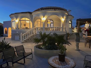 Villa avec balcon à vendre à El Chaparral - Torrevieja