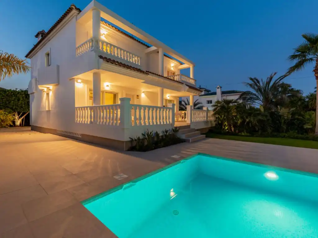Swimming pool of Houses for sale in El Campello  with Air Conditioner, Private garden and Swimming Pool