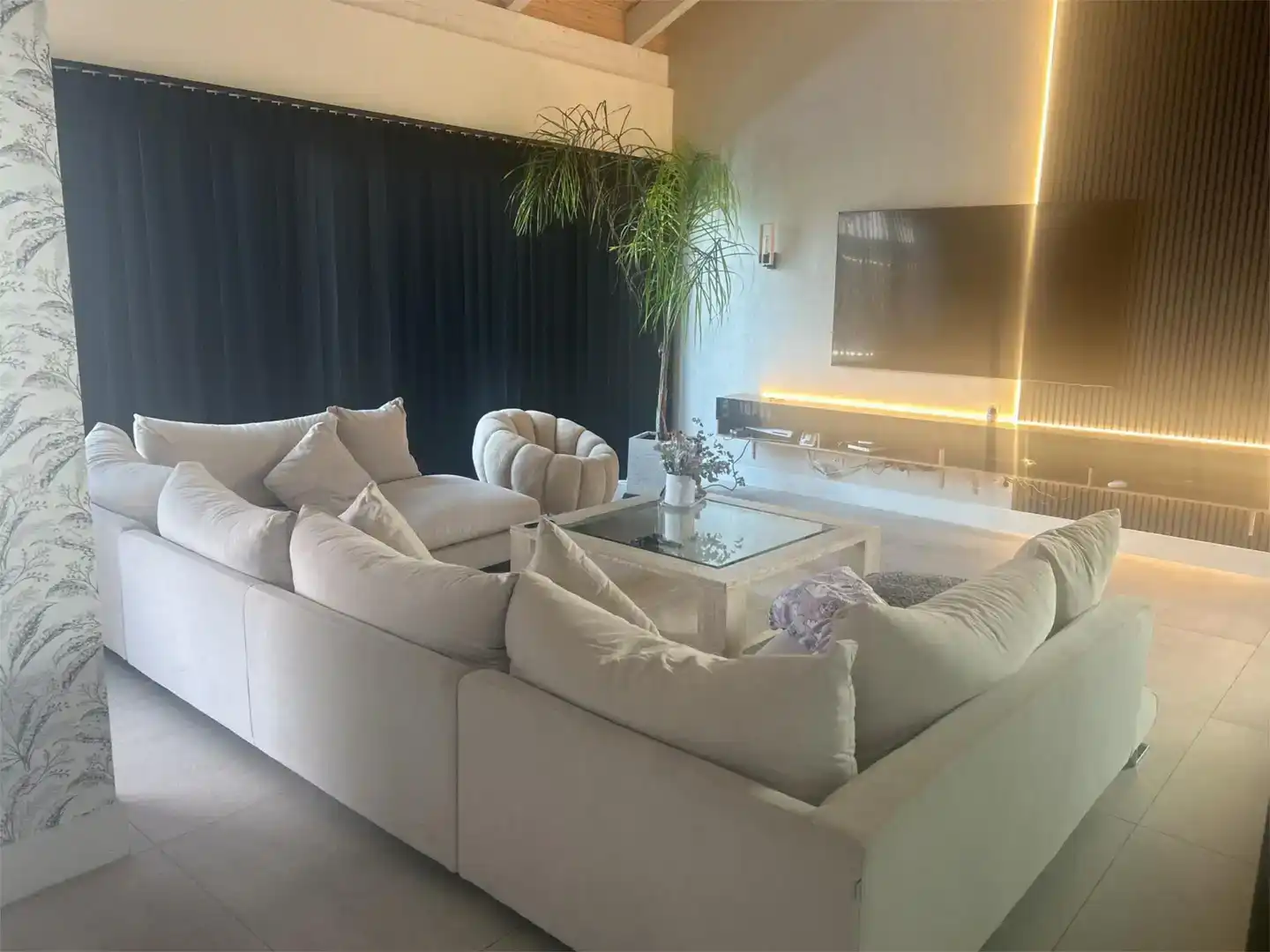 Sala d'estar de Casa o xalet en venda en Boadilla del Monte amb Aire condicionat i Piscina