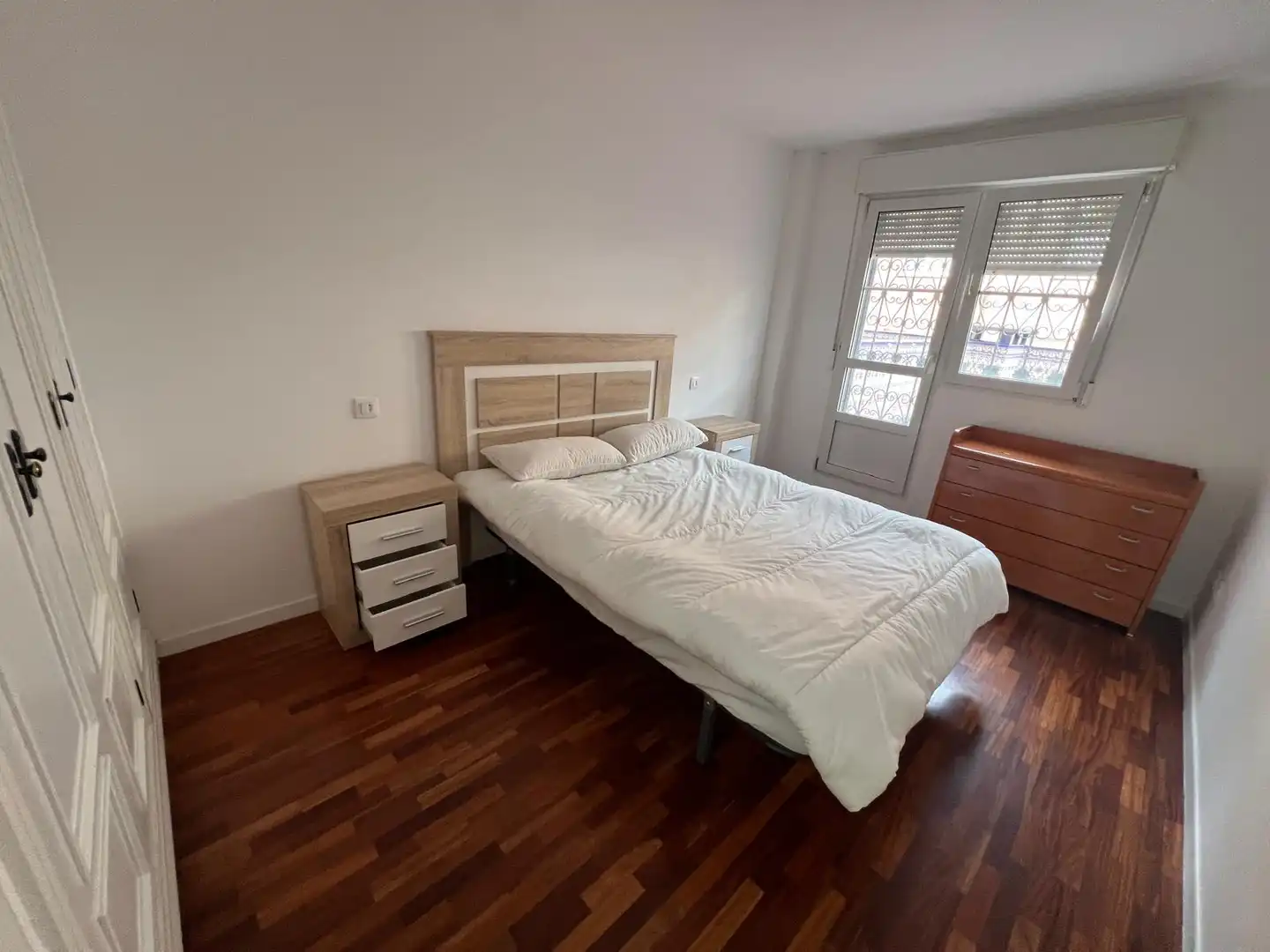 Habitación de Piso de alquiler en Gijón  con Calefacción, Parquet y Amueblado