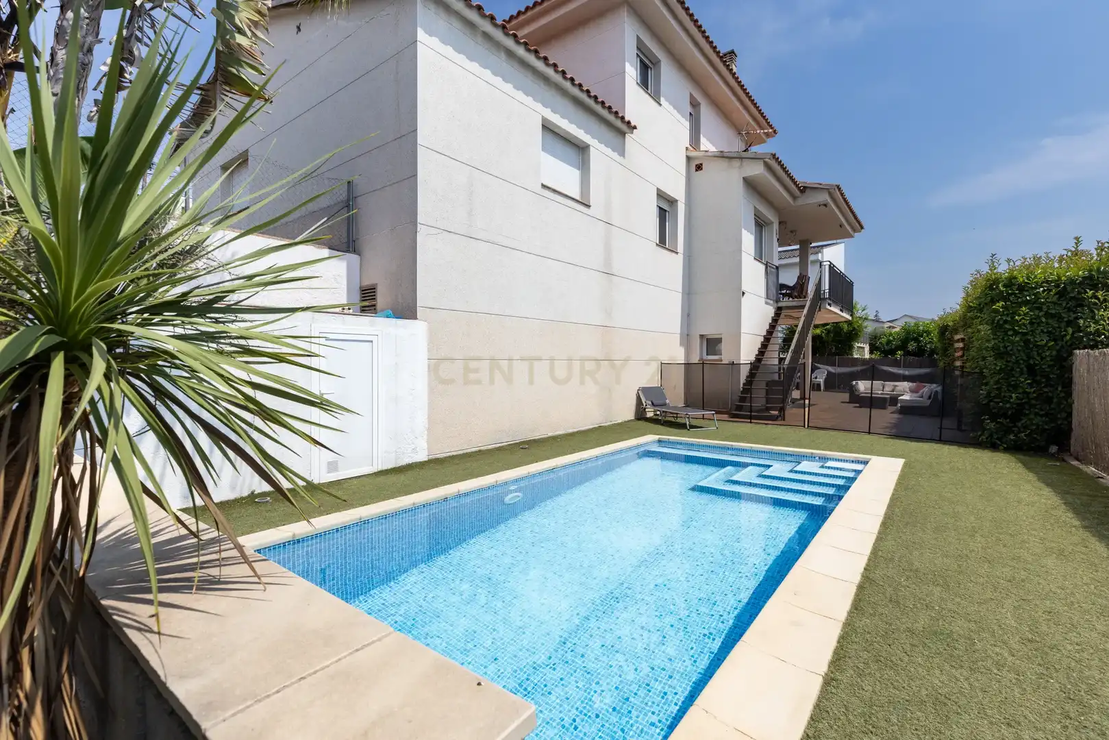 Vista exterior de Casa o xalet en venda en Lliçà d'Amunt amb Jardí privat i Piscina