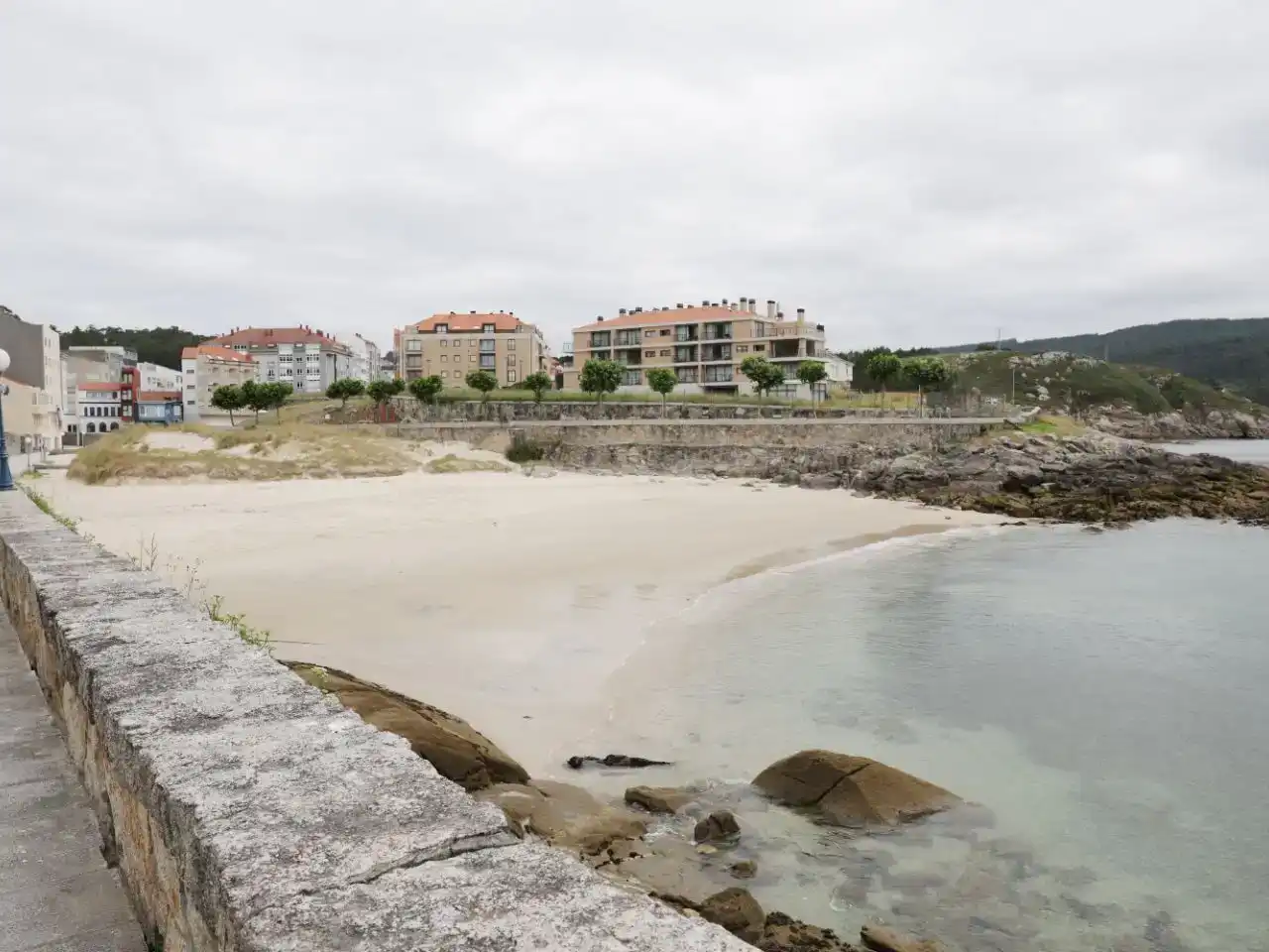 Vista exterior de Pis de lloguer en Ponteceso amb Parquet, Traster i Moblat