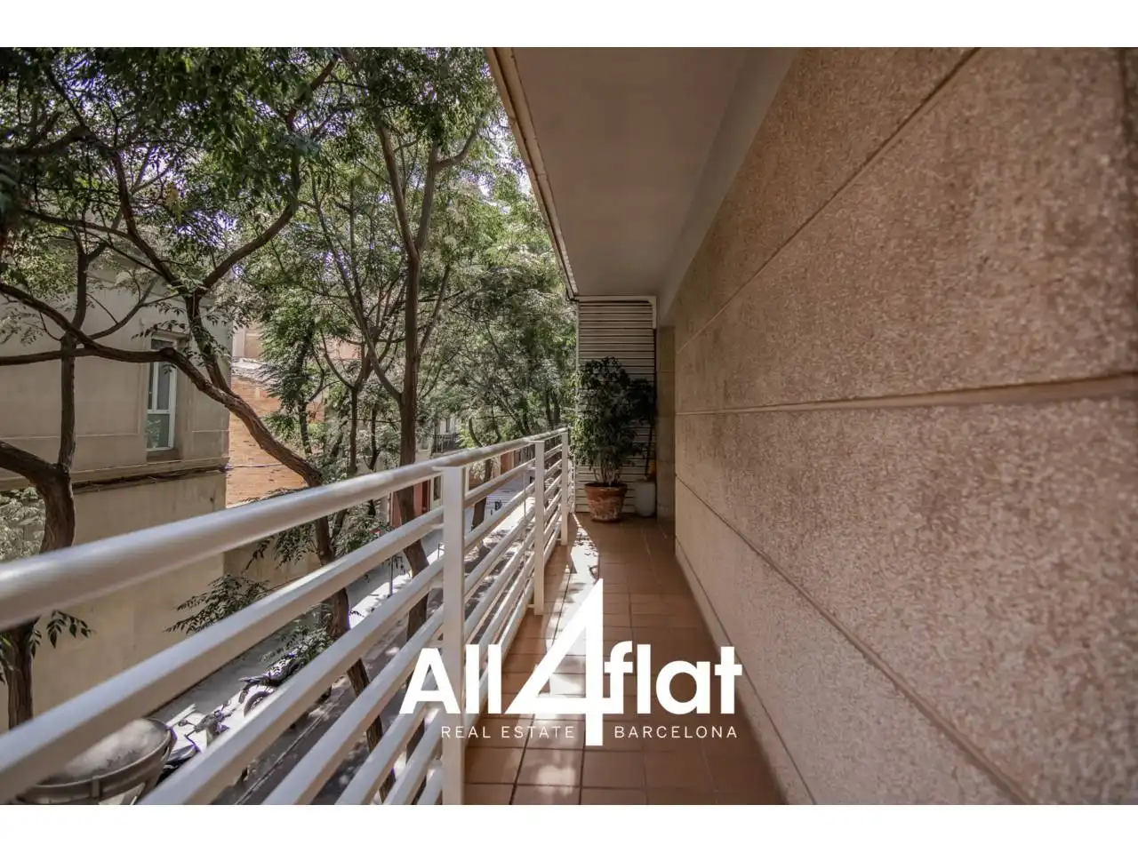 Exterior view of Duplexes for rent in Barcelona  with Air Conditioner, Heating and Terrace