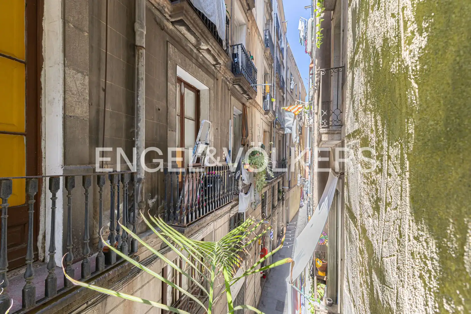 Außenansicht von Maisonette zum Verkauf in Barcelona mit Klimaanlage, Heizung und Möbliert