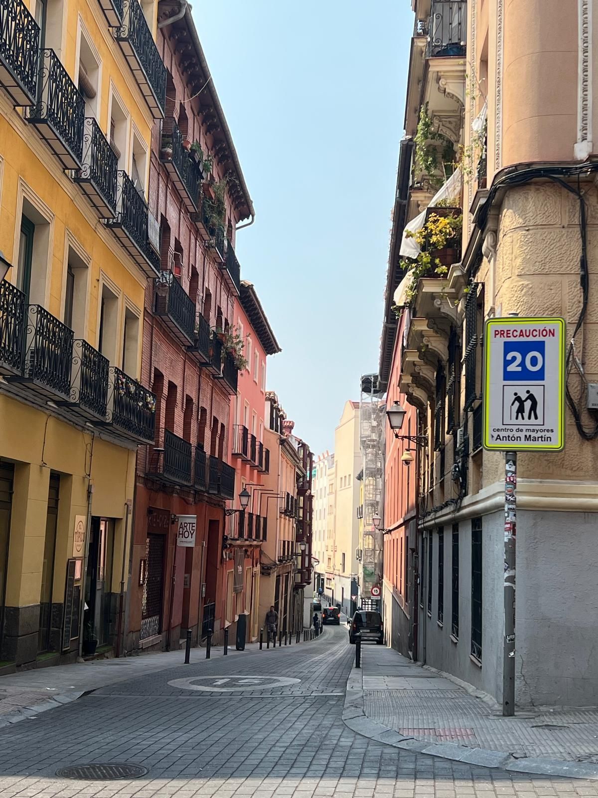Vista exterior de Estudi en venda en  Madrid Capital amb Aire condicionat i Calefacció