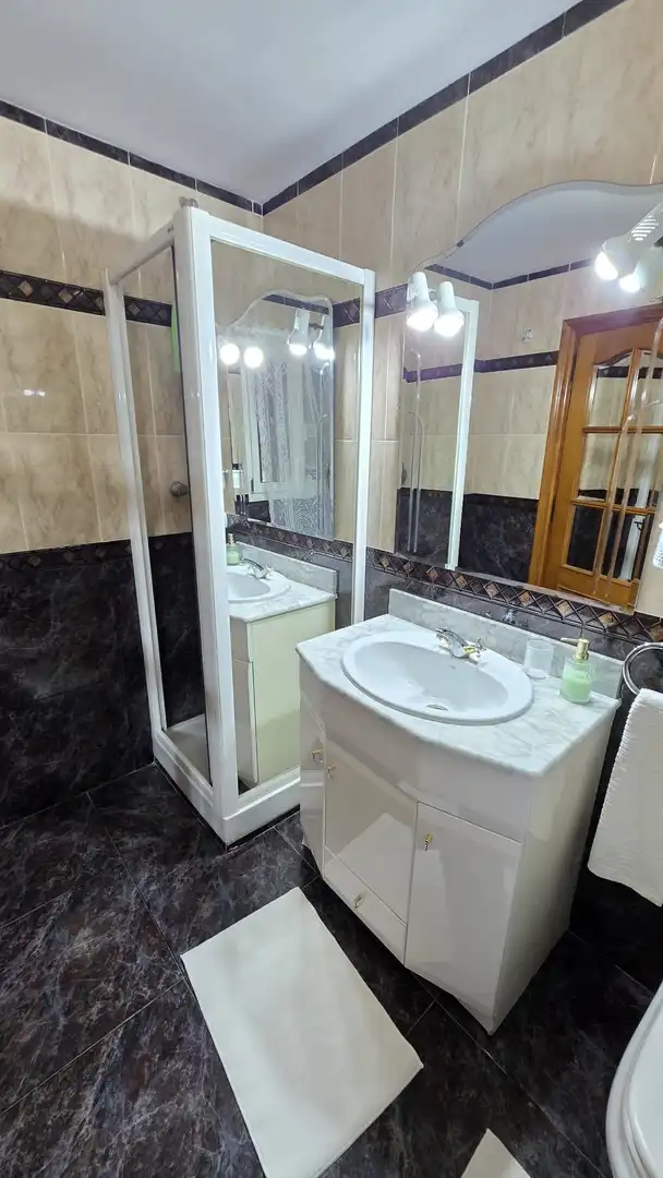 Bany de Casa o xalet en venda en Castro-Urdiales amb Calefacció, Jardí privat i Terrassa