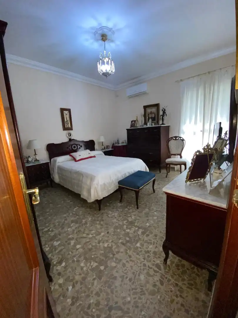 Dormitori de Casa o xalet en venda en Marchena