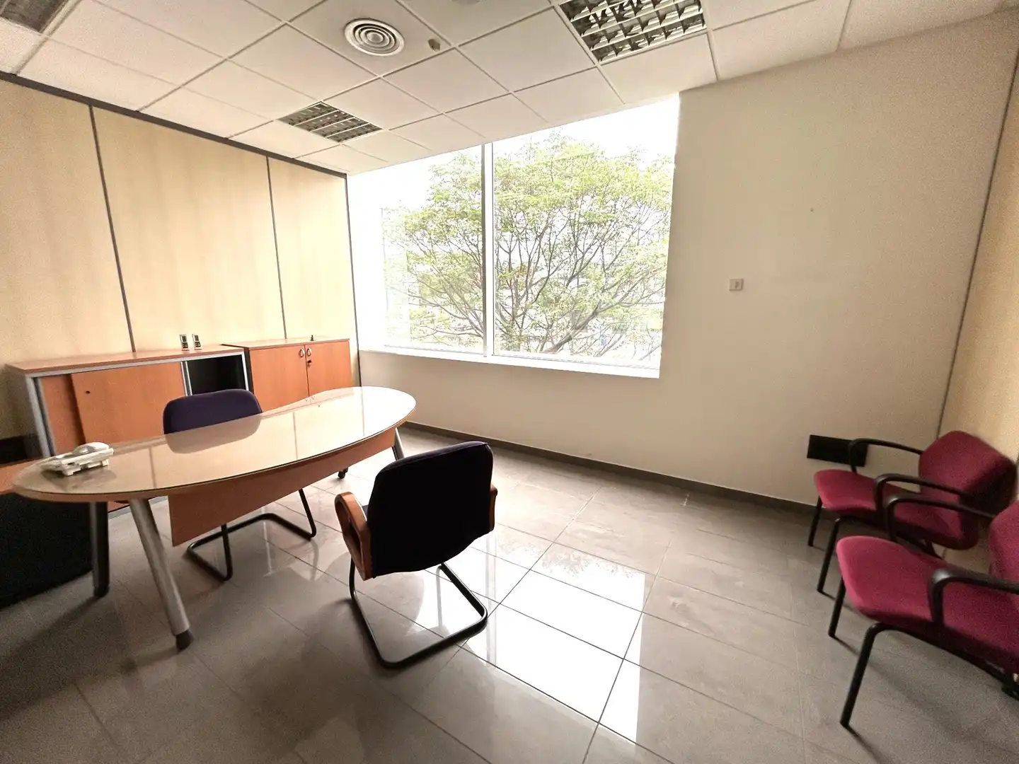 Büro zur Miete in Málaga mit Klimaanlage, Heizung und Terrasse