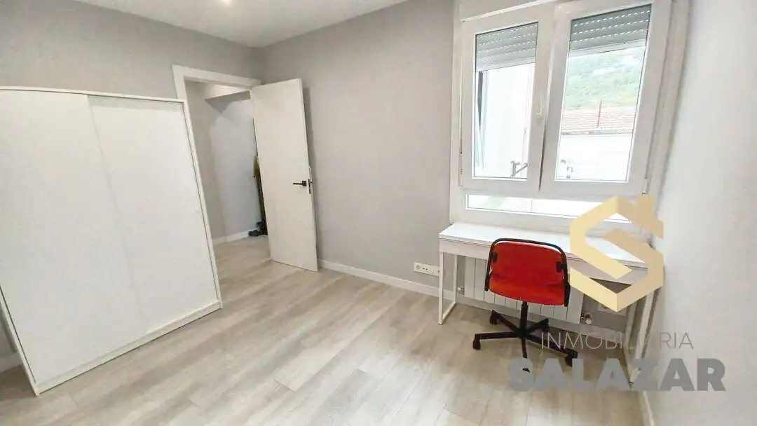 Bedroom of Flat for rent in Bilbao   with Heating