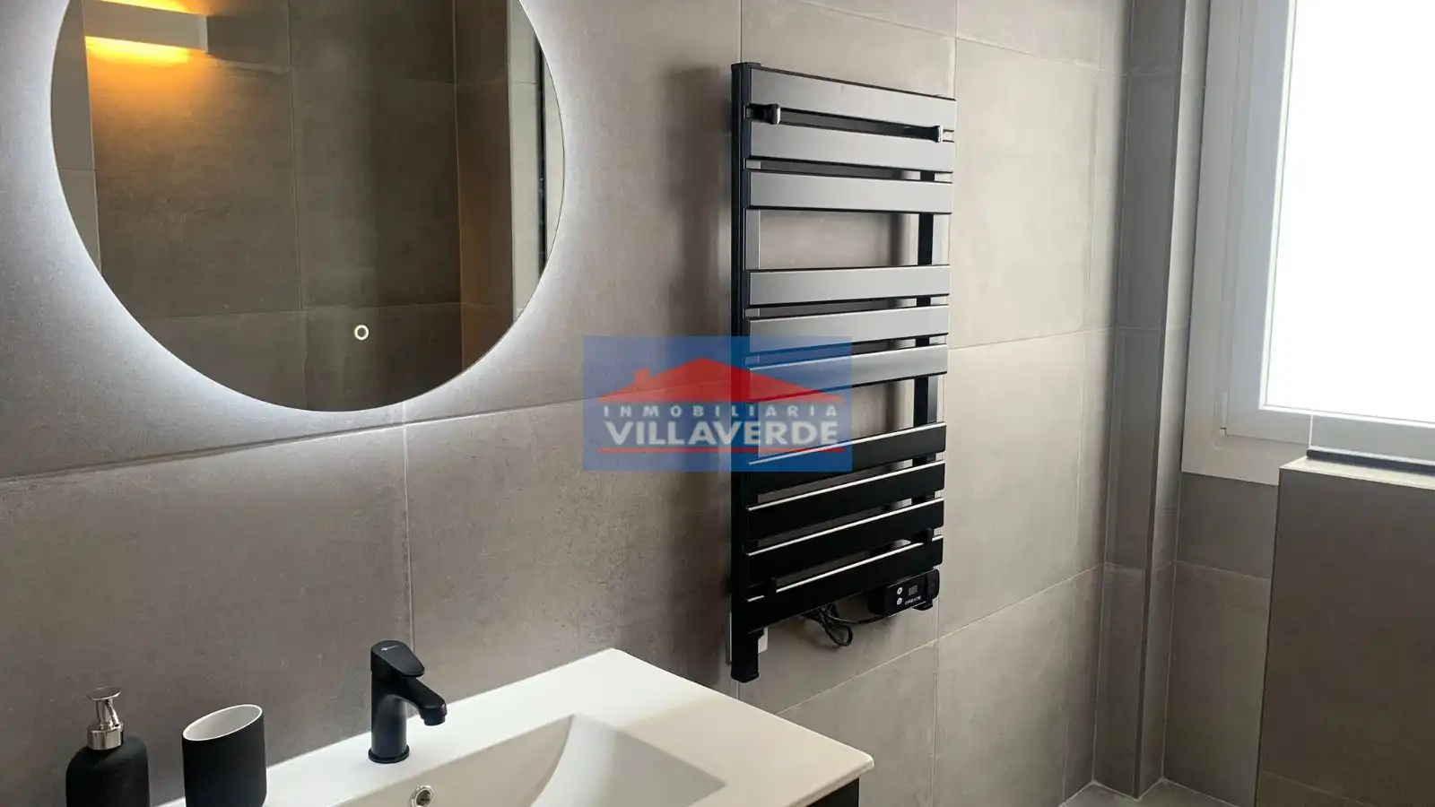 Bathroom of Flat for rent in Cangas   with Heating, Furnished and Internet