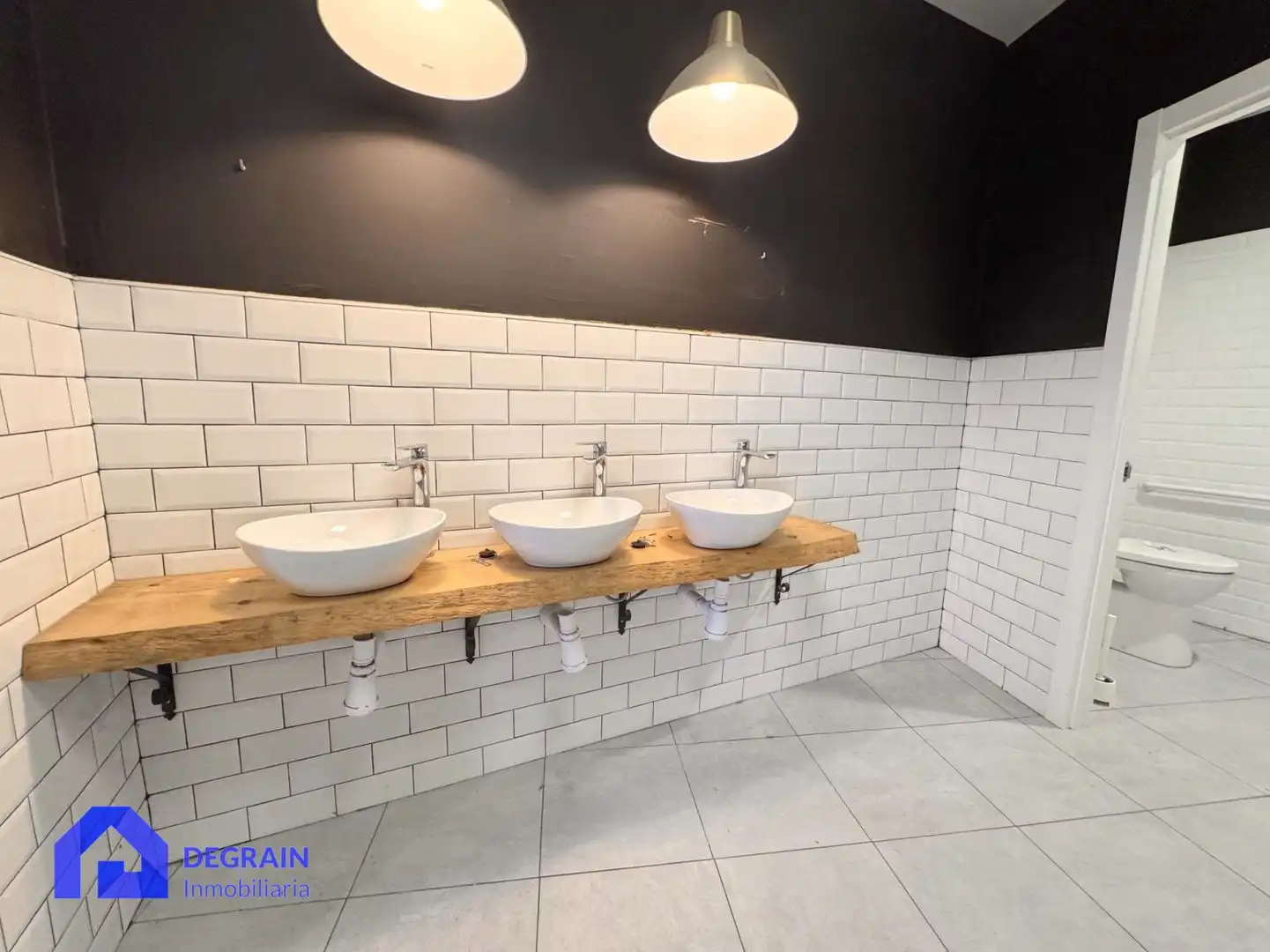 Baño de Local de alquiler en Oviedo 