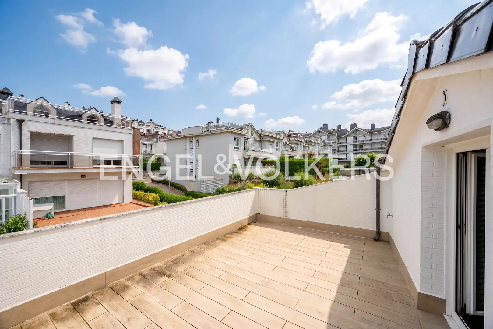 Terrassa de Casa adosada en venda en Donostia - San Sebastián  amb Calefacció, Jardí privat i Terrassa