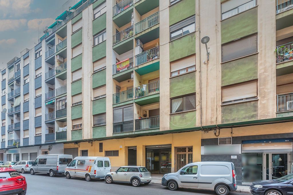 Flat for sale in C/ Pintor Lopez , Mestrets