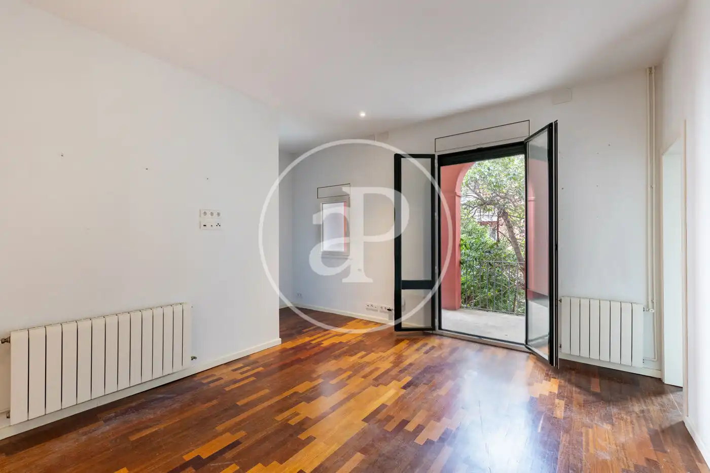 Vista exterior de Casa adosada en venta en Barcelona con Calefacción, Jardín privado y Terraza