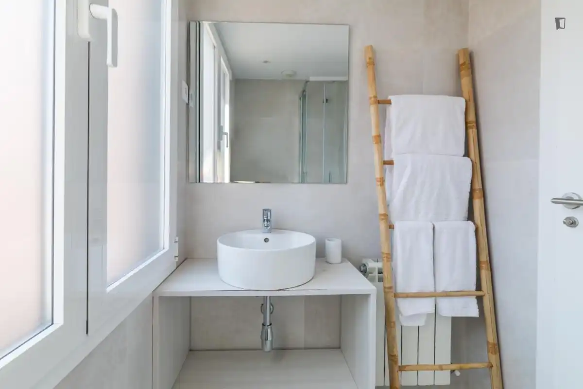 Baño de Estudio de alquiler en Madrid con Aire acondicionado, Amueblado y Horno