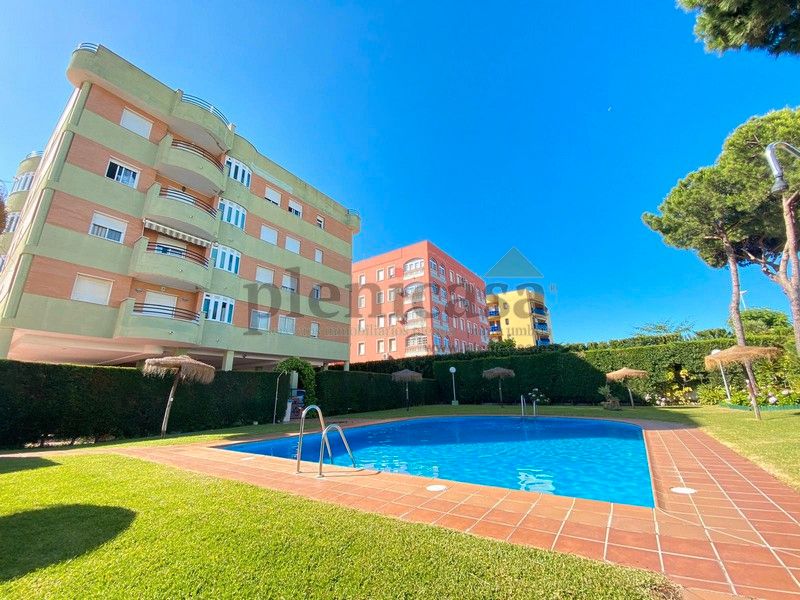 Piscina de Pis en venda en Punta Umbría amb Terrassa, Traster i Moblat