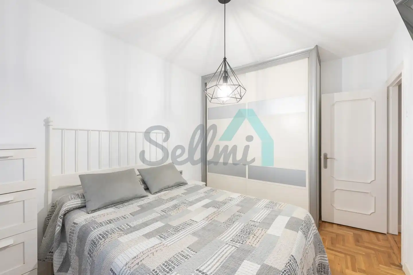 Flat for rent in Pablo Iglesias, Barrio del Centro