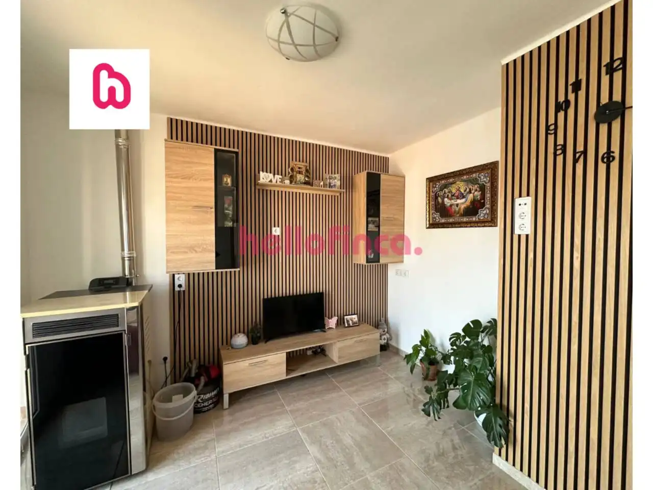Sala d'estar de Casa adosada en venda en Sant Pere de Torelló amb Calefacció, Terrassa i Alarma
