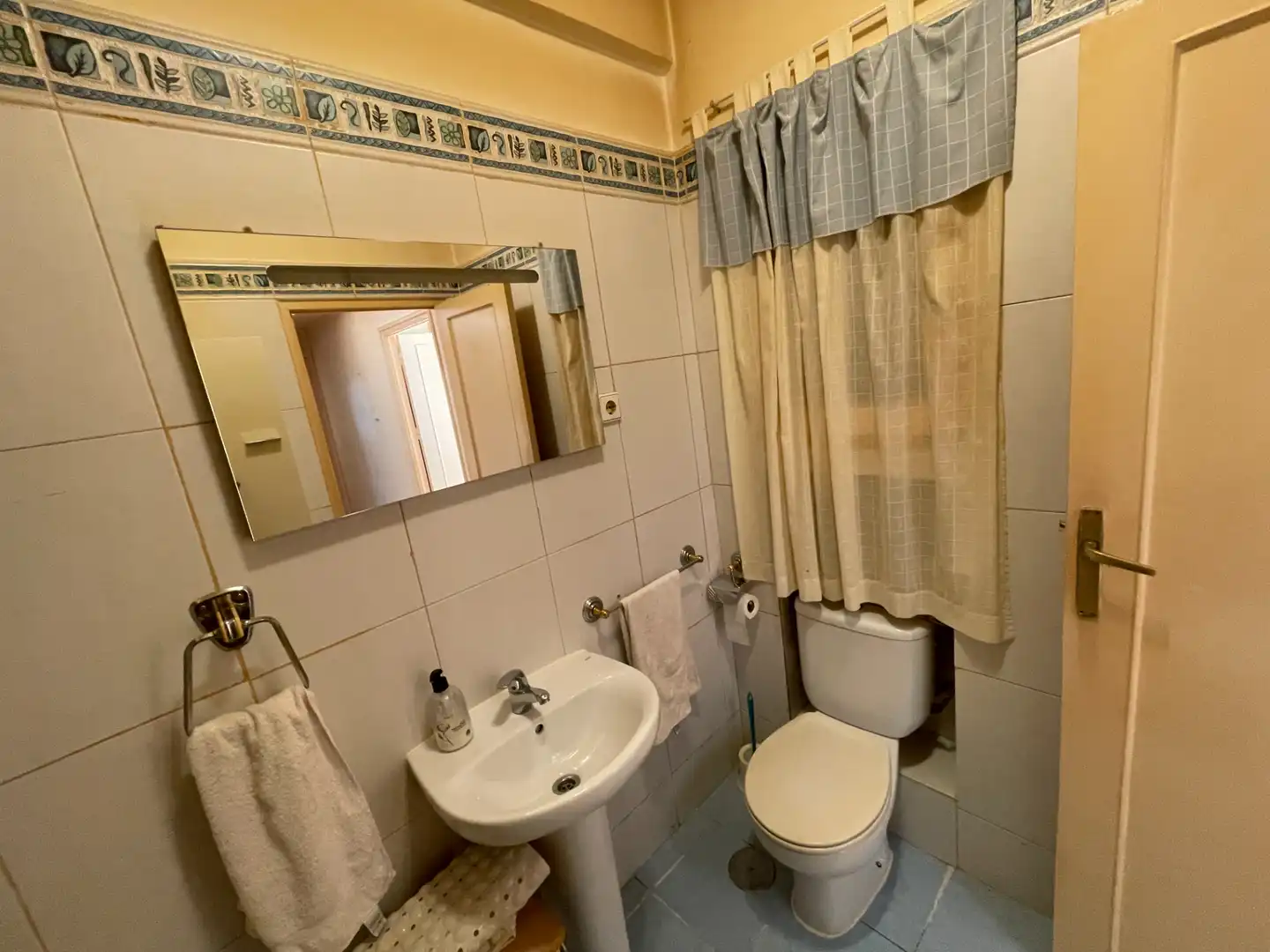 Baño de Piso en venta en Madrid con Calefacción y Trastero