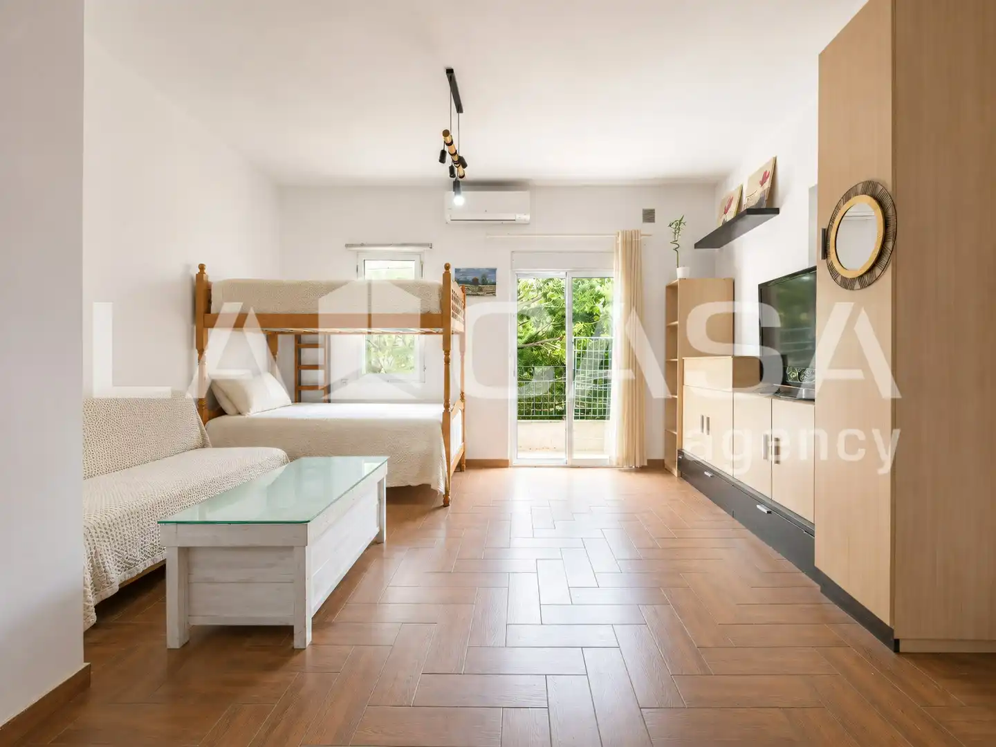 Flat with terrace for sale in Carrer de la Indústria