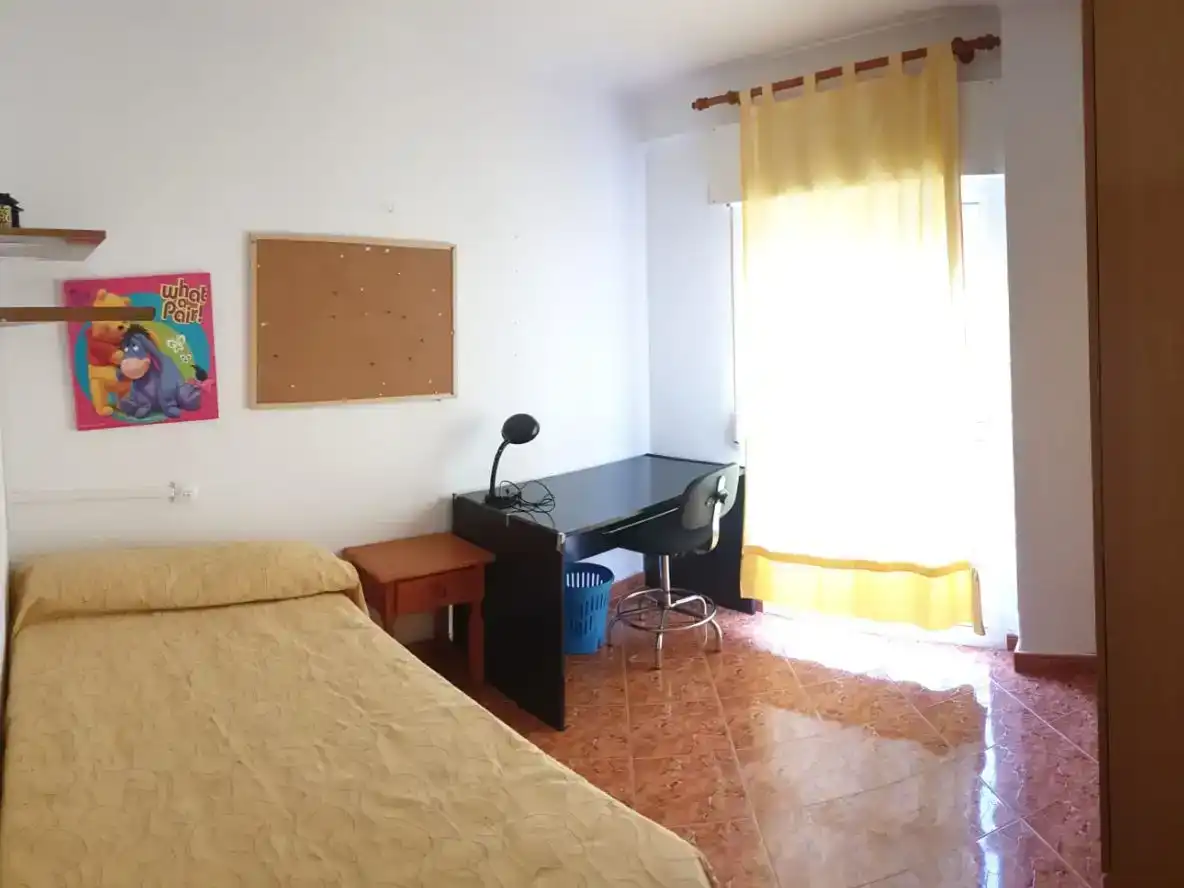 Schlafzimmer von Wohnung zur Miete in  Sevilla Capital mit Klimaanlage und Balkon