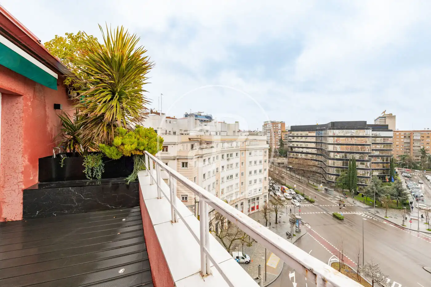 Außenansicht von Wohnung zum Verkauf in Madrid mit Klimaanlage, Heizung und Terrasse