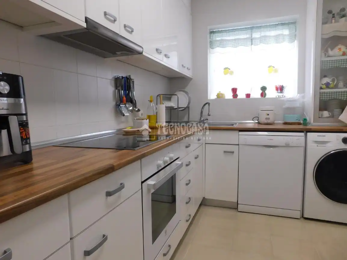 Cocina de Casa adosada en venta en Zaragoza con Piscina comunitaria