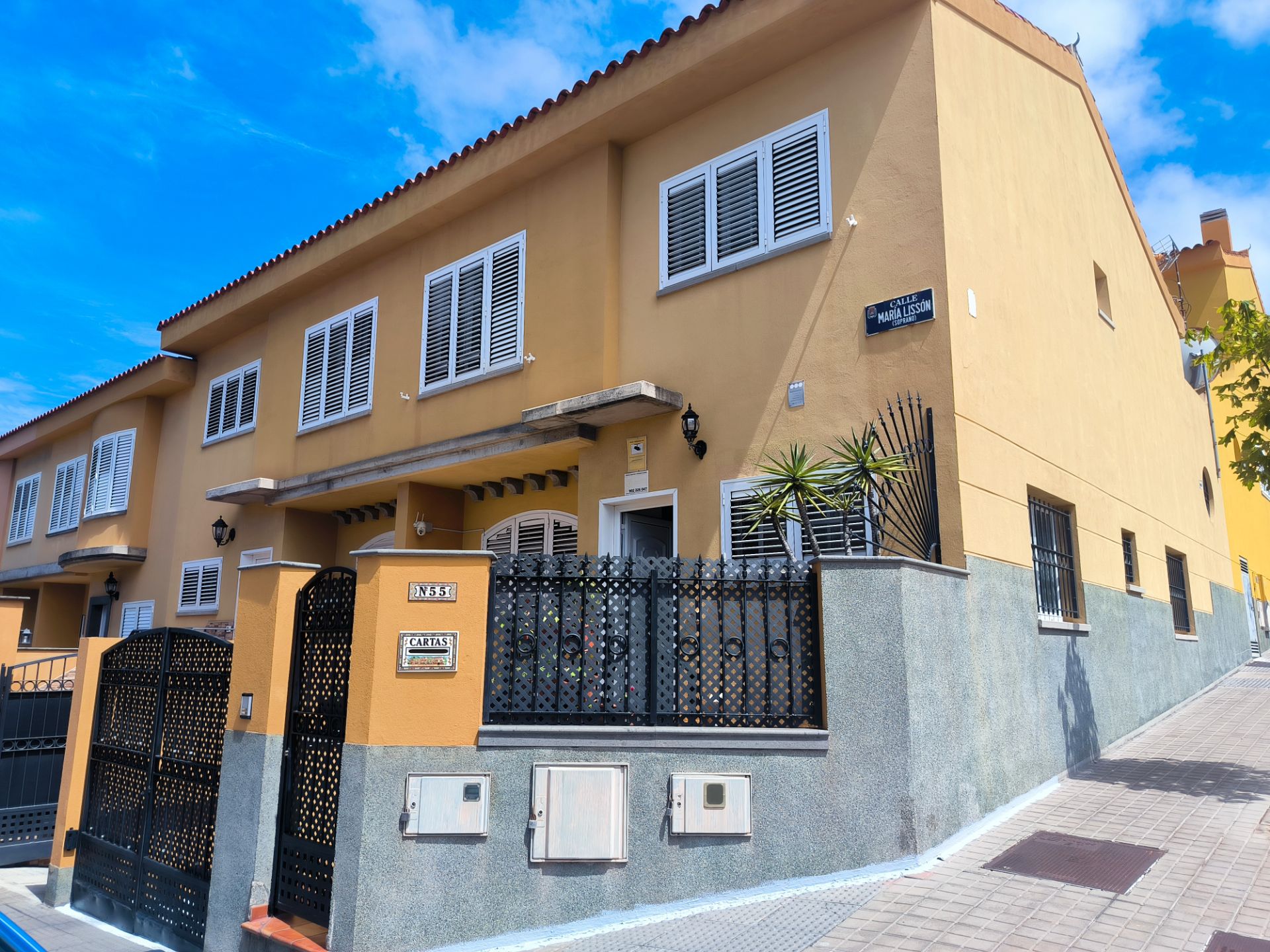 Exterior view of Single-family semi-detached to rent in Las Palmas de Gran Canaria  with Air Conditioner, Terrace and Storage room
