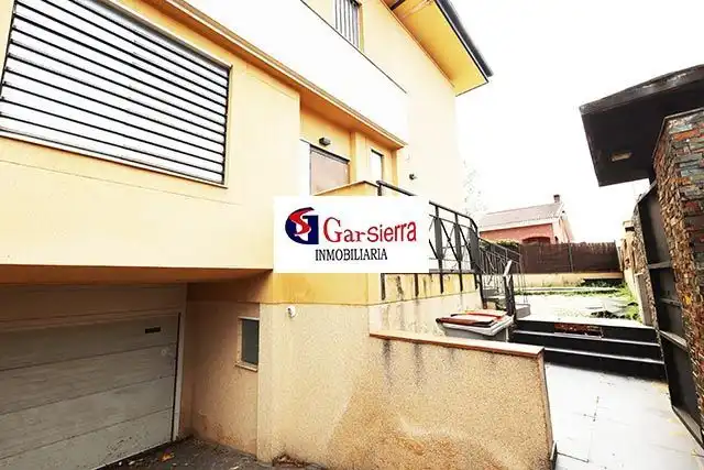 Vista exterior de Casa o chalet en venta en Madrid con Calefacción, Jardín privado y Terraza