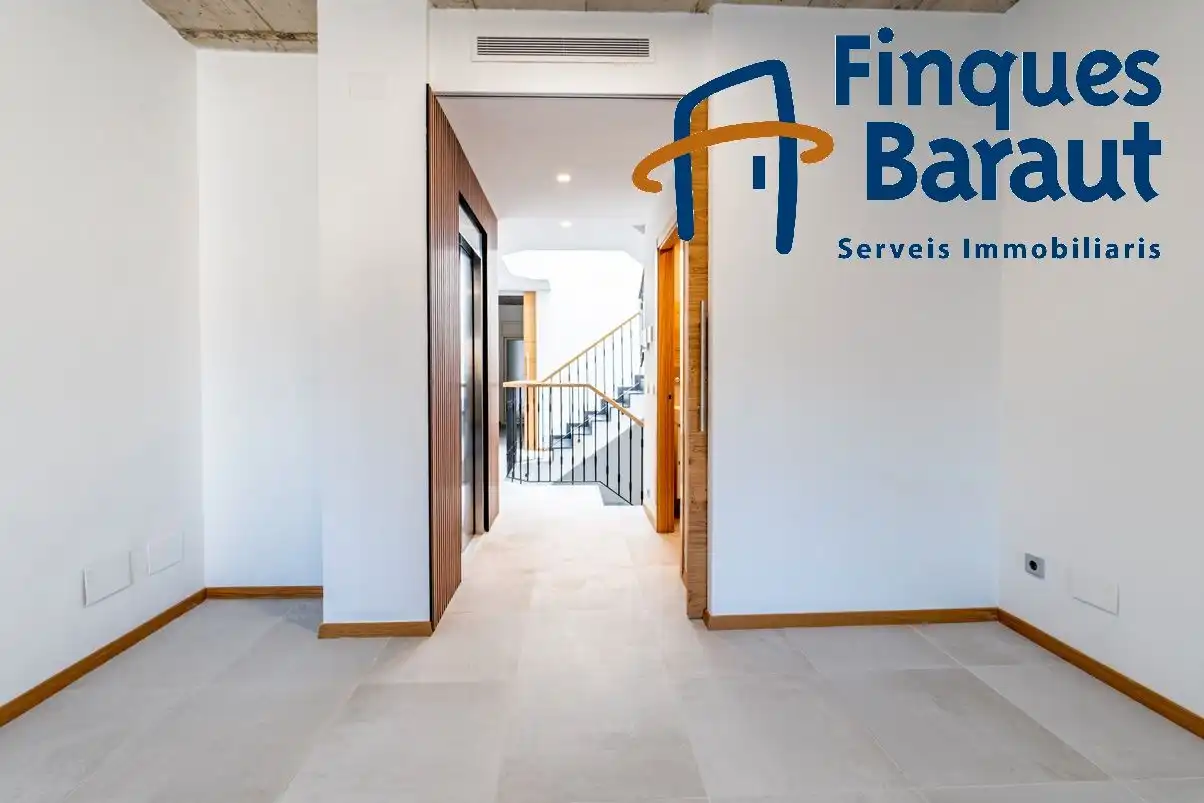 Houses for sale in Figueres  with Air Conditioner, Heating and Private garden