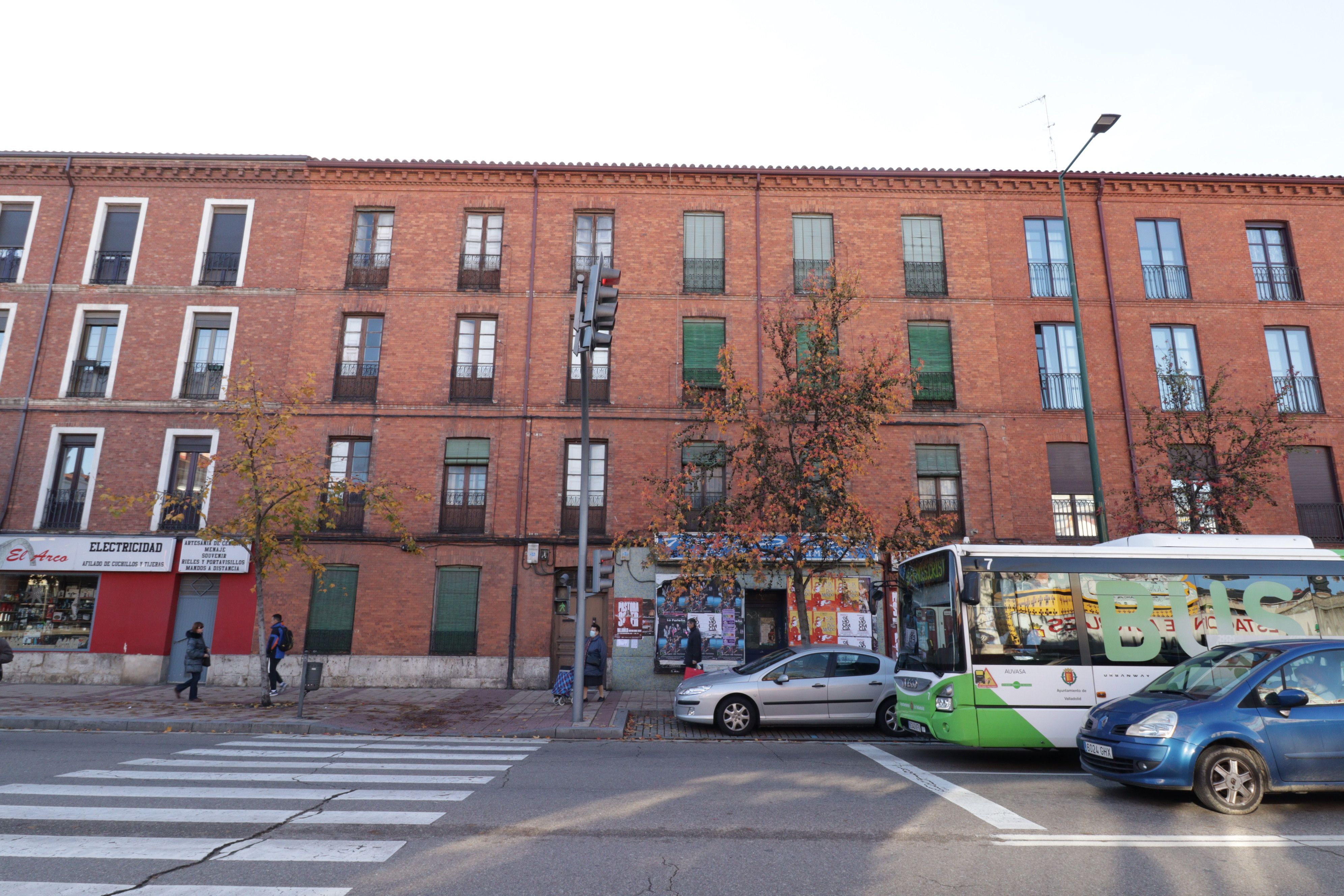 Building for sale in Calle del Puente Colgante, 3, Plaza de Toros