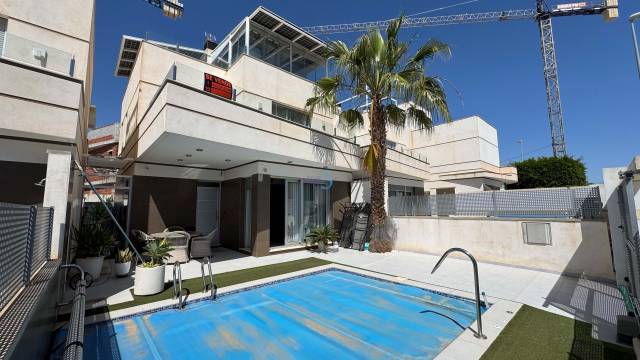 Casa-chalet en Venta en Calle Castillo de la Torre Grosa en Lomas de Cabo Roig - Los Dolses