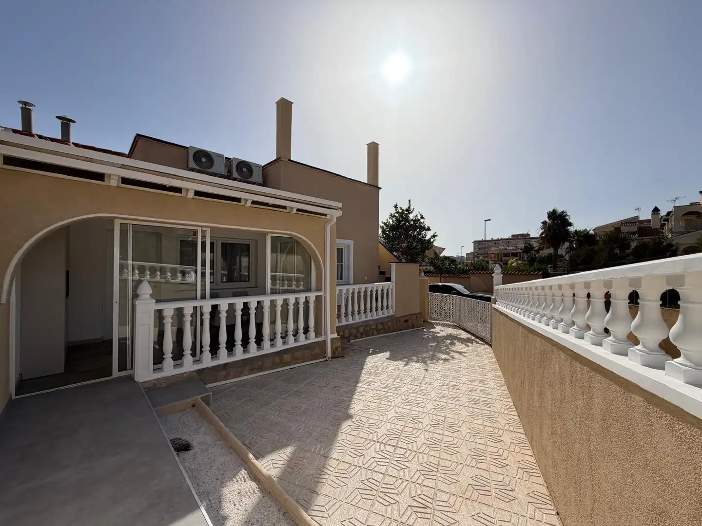 Terrassa de Casa adosada en venda en Torrevieja amb Aire condicionat, Calefacció i Jardí privat