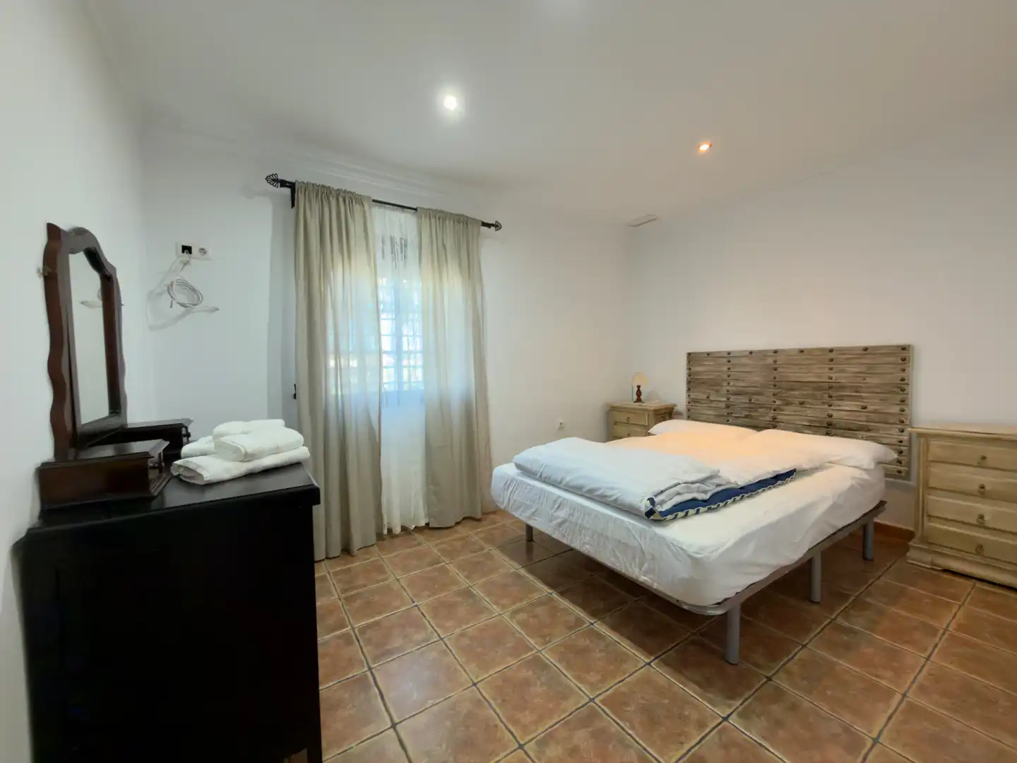 Habitación de Finca rústica en venta en Arcos de la Frontera con Aire acondicionado, Calefacción y Jardín privado
