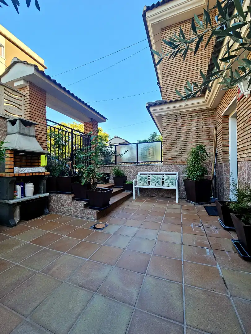 Casa bifamiliare con terrazza in vendita a Singuerlín, imagen 3
