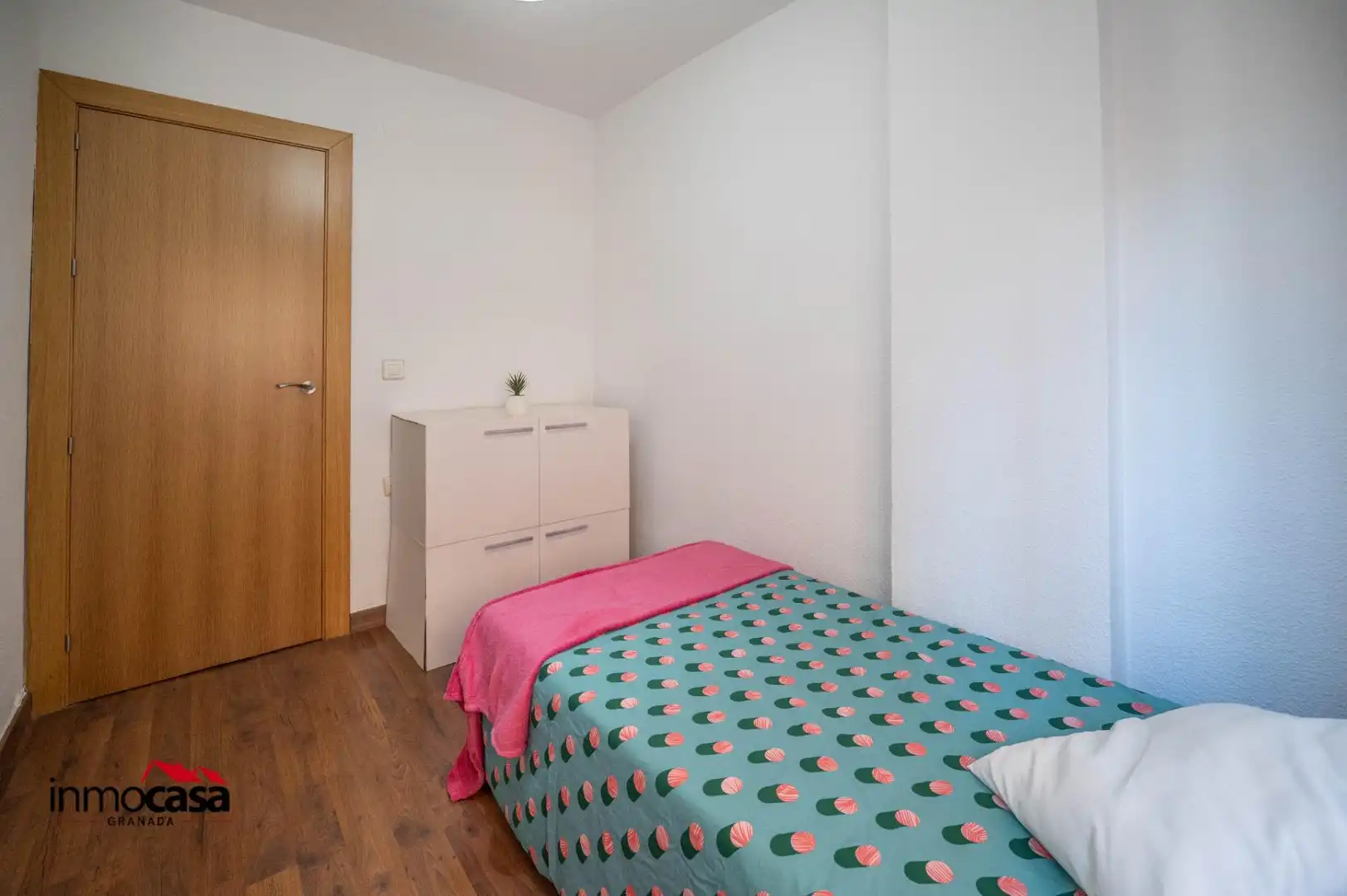 Bedroom of Flat for sale in Granada  with Air Conditioner, Heating and Balcony