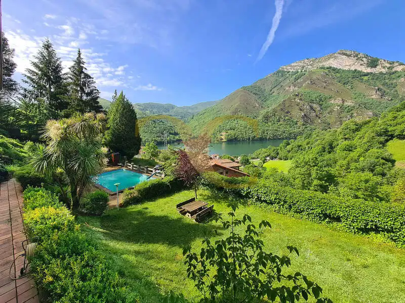 Jardín de Casa o chalet en venta en Caso con Calefacción, Jardín privado y Terraza
