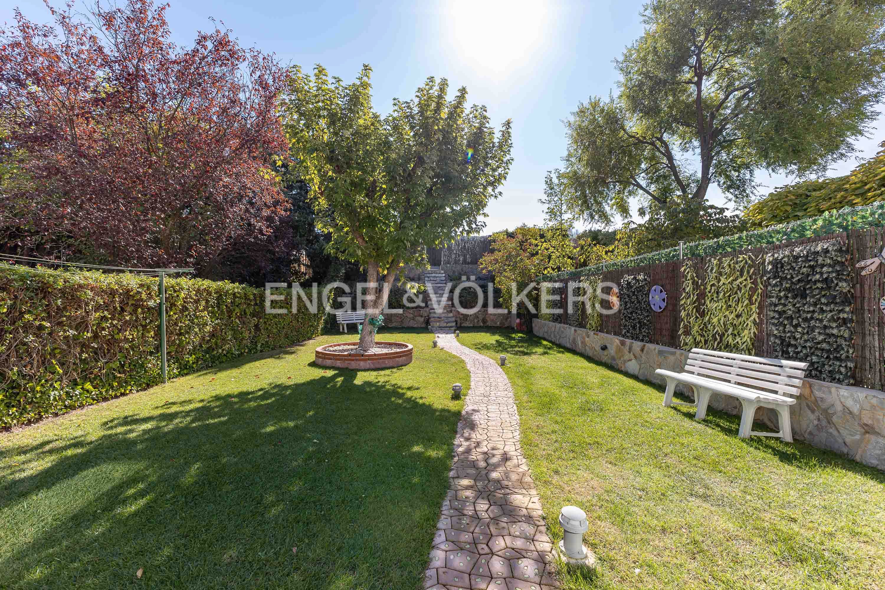Jardí de Casa o xalet en venda en Las Rozas de Madrid amb Aire condicionat, Calefacció i Jardí privat