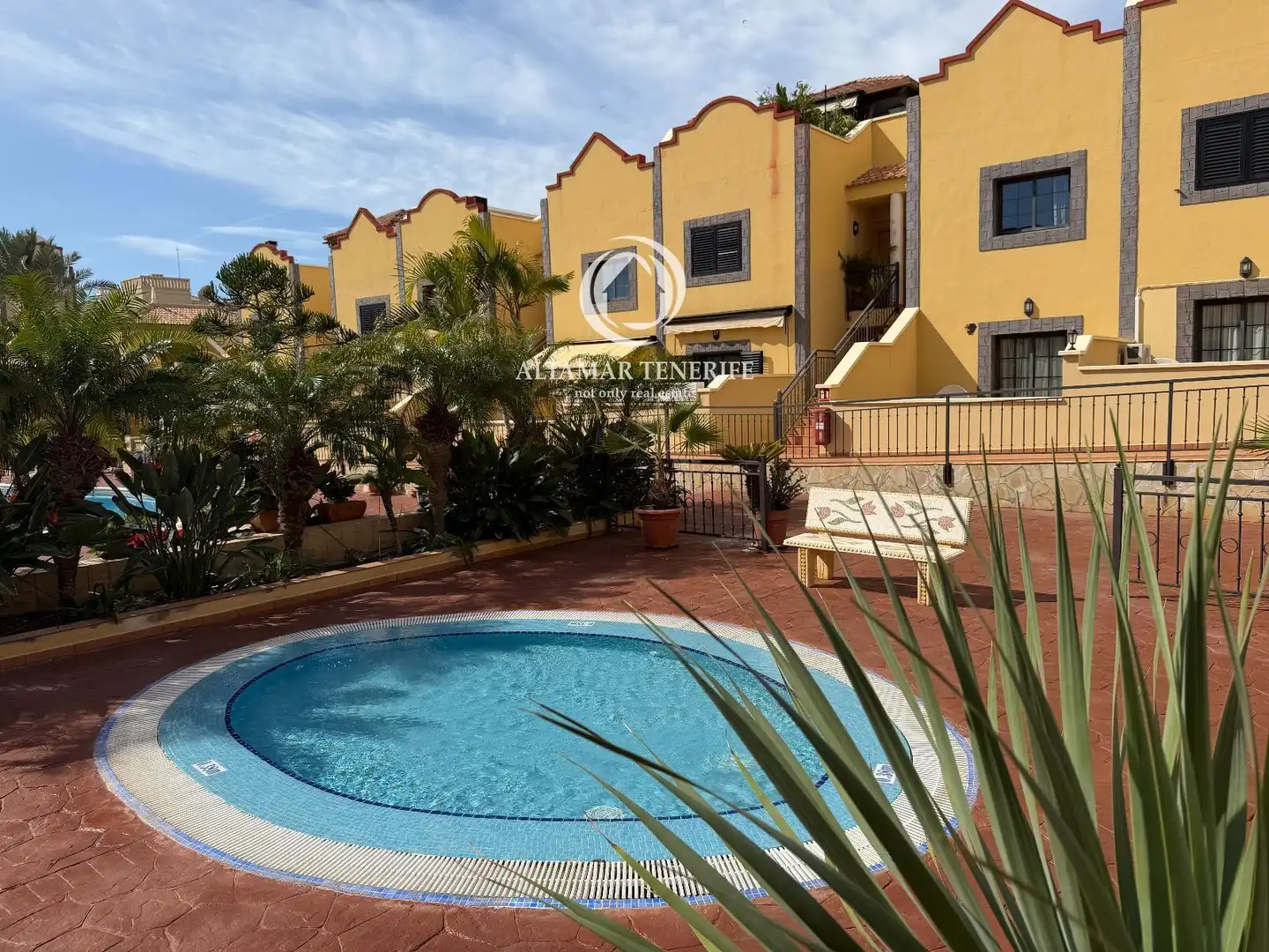 Vista exterior de Apartament en venda en Adeje amb Terrassa, Traster i Piscina