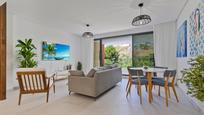 Sala d'estar de Pis de lloguer en Benahavís amb Aire condicionat, Terrassa i Balcó