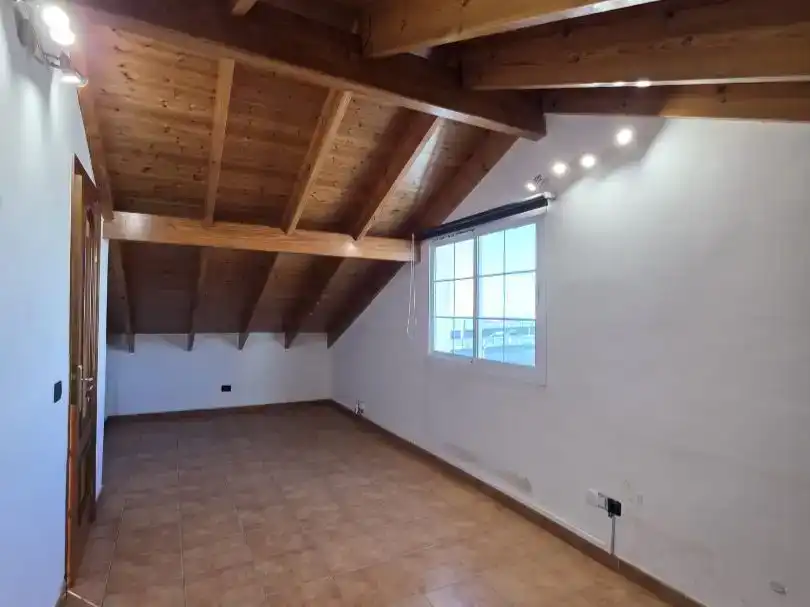 Sala d'estar de Casa adosada en venda en El Rosario amb Aire condicionat, Traster i Balcó