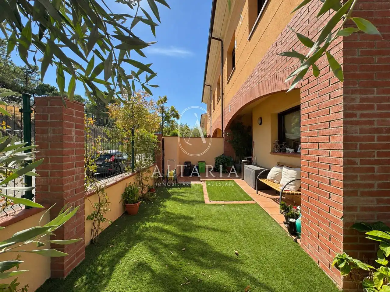 Casa bifamiliare con piscina in vendita a Calle Montplana