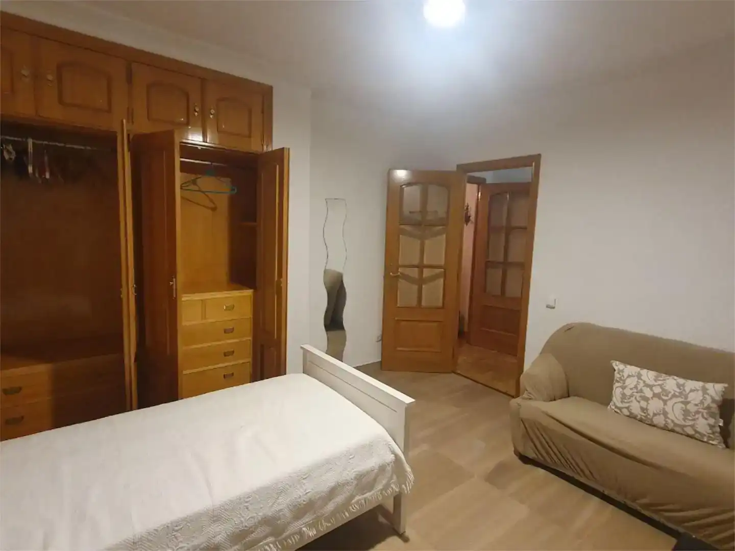 Schlafzimmer von Wohnung zur Miete in Badajoz Capital mit Balkon