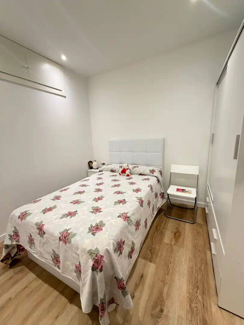 Bedroom of Flat for sale in Barcelona