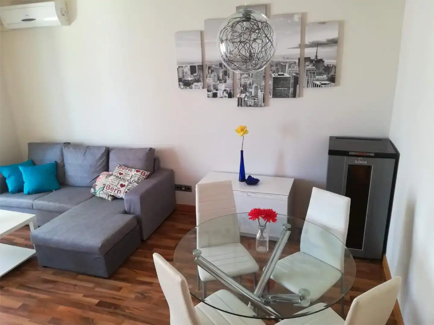 Sala d'estar de Pis de lloguer en Vilanova i la Geltrú amb Aire condicionat, Parquet i Moblat