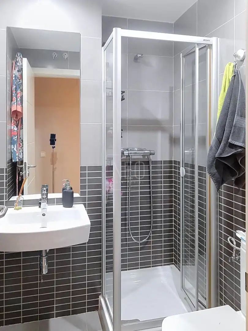 Bathroom of Flat for sale in Madrid  with Air Conditioner, Heating and Private garden