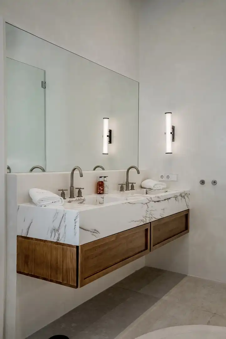 Baño de Ático en venta en Marbella con Terraza, Piscina y Amueblado