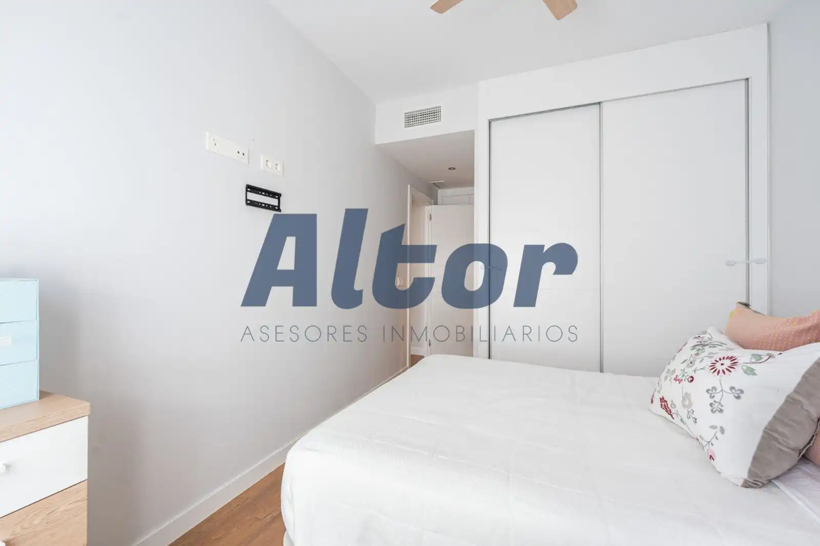 Bedroom of Flat for sale in Madrid  with Air Conditioner, Heating and Terrace